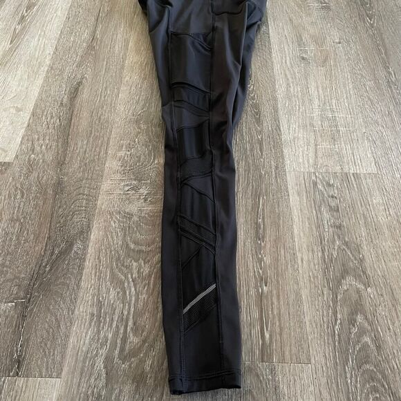 Lululemon Speed Up Tight *Mesh 28" in Black - Size: 4 - Picture 11 of 12